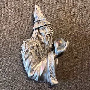 VINTAGE 80s JJ JONETTE Merlin WIZARD PIN with crystal ball